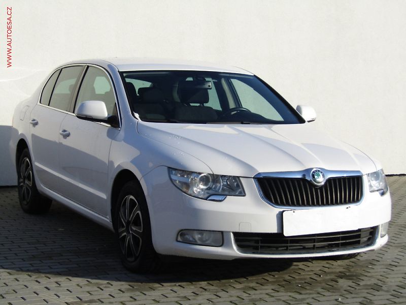 Škoda Superb (2012) 2.0 TDi, Elegance, AT - fotka 1 z 3