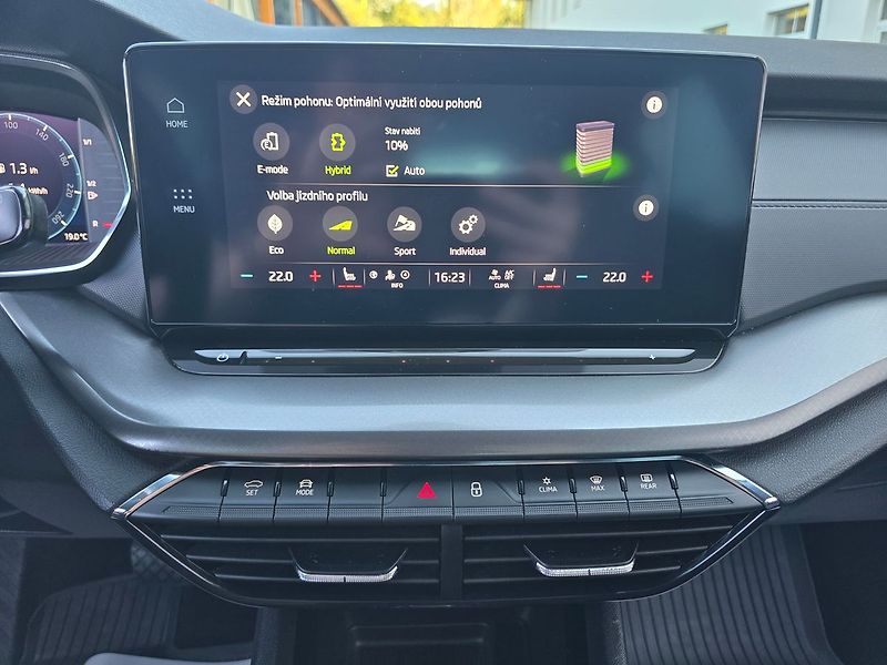 Škoda Octavia 1.4TSi 150kW iV DSG KAMERA - fotka 36 z 46