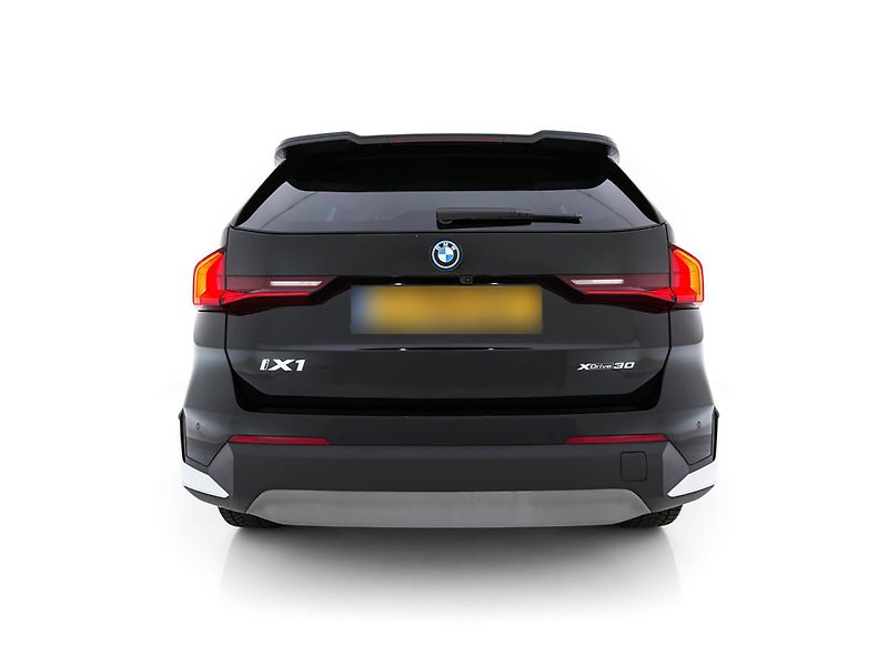 BMW iX1 (2023) xDrive30 65 kWh 4×4 - fotka 14 z 14