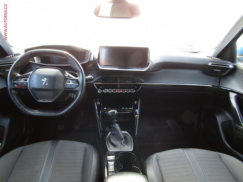 Peugeot 2008 (2021) 1.5 HDi, ČR, Allure, navi - fotka 8 z 21