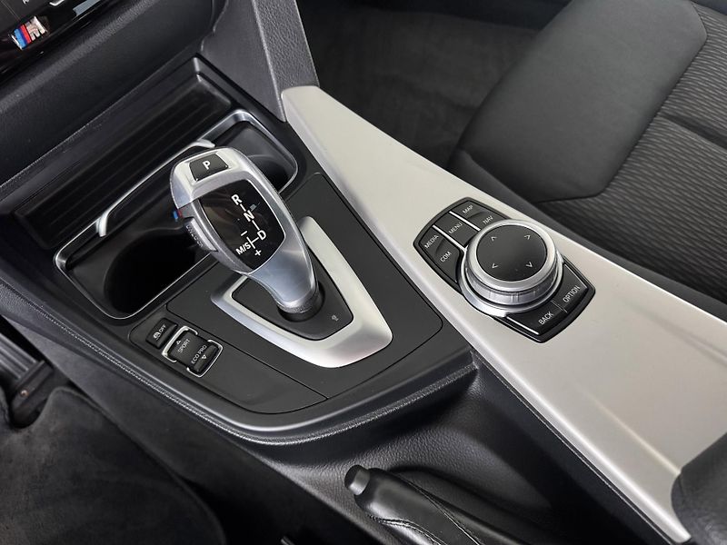 BMW Řada 3 320d 140kW*AUT*LED*Nav*El.Kufr - fotka 21 z 33