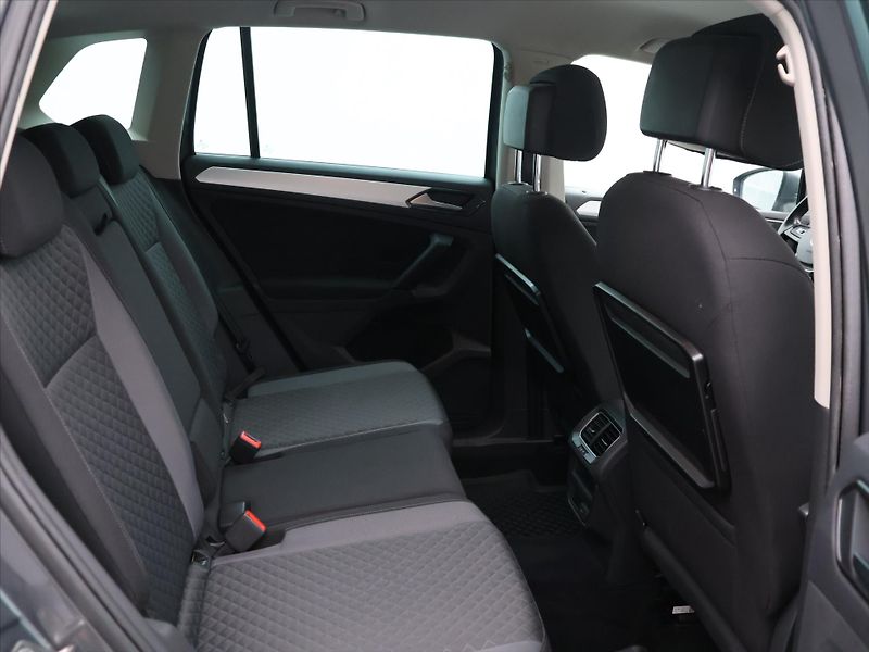 Volkswagen Tiguan 1,4 TSI 110kW DSG LED 1.Maj. - fotka 13 z 35