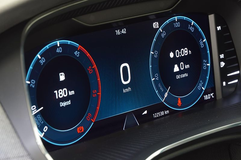 Škoda Octavia 2.0TDi,110kw,Style,Navi,ČR - fotka 14 z 32
