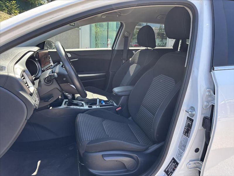 Kia Ceed 1,5 TGDi 118kW AT TOP NAVI - fotka 10 z 44