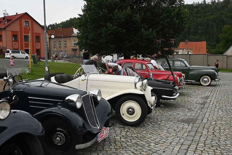 Pražská Veteran Rally v Kácově.
