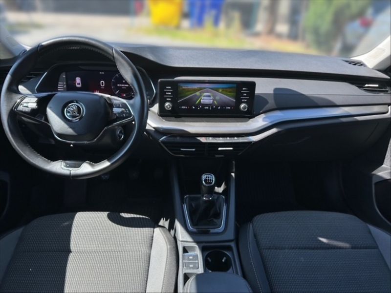 Škoda Octavia 2,0 TDI 85 Ambition 5d - fotka 9 z 11