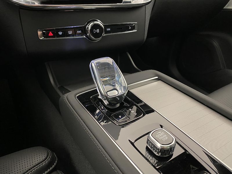 Volvo XC90 T8 RECHARGE BLACK EDITION 7m - fotka 27 z 70