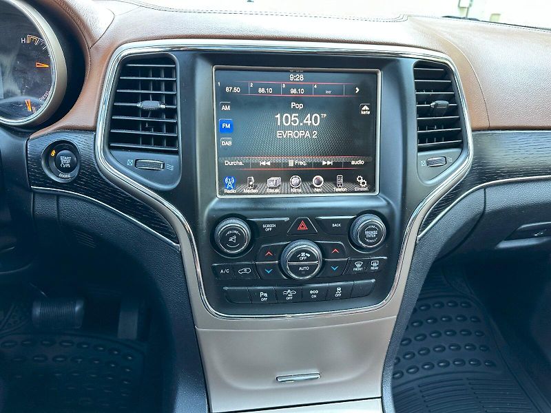 Jeep Grand Cherokee (2015) 3,0L V6 Diesel 184kW Summit 4W - fotka 14 z 26