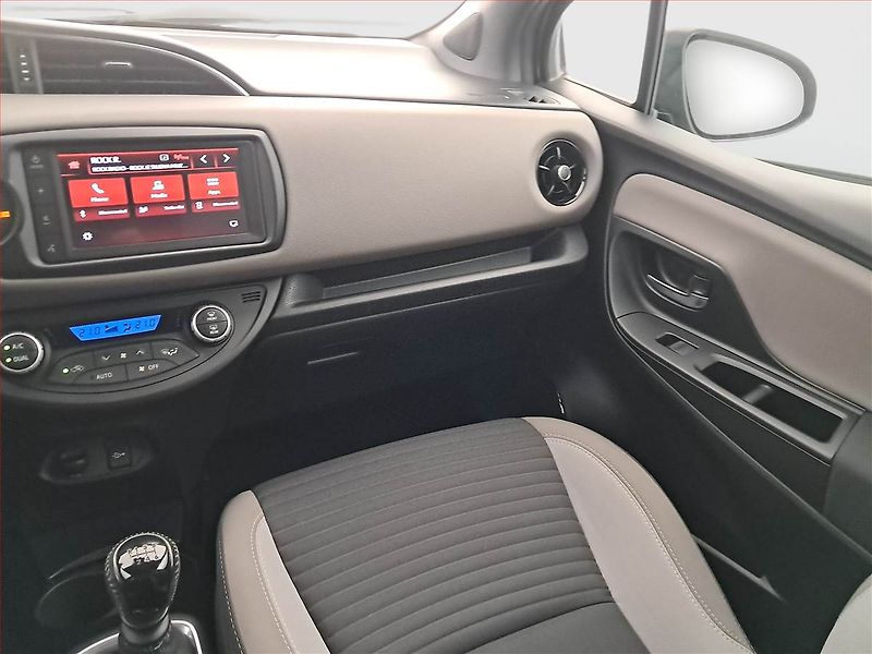 Toyota Yaris (2020) Style 1.5 Dual VVT-i - fotka 8 z 18