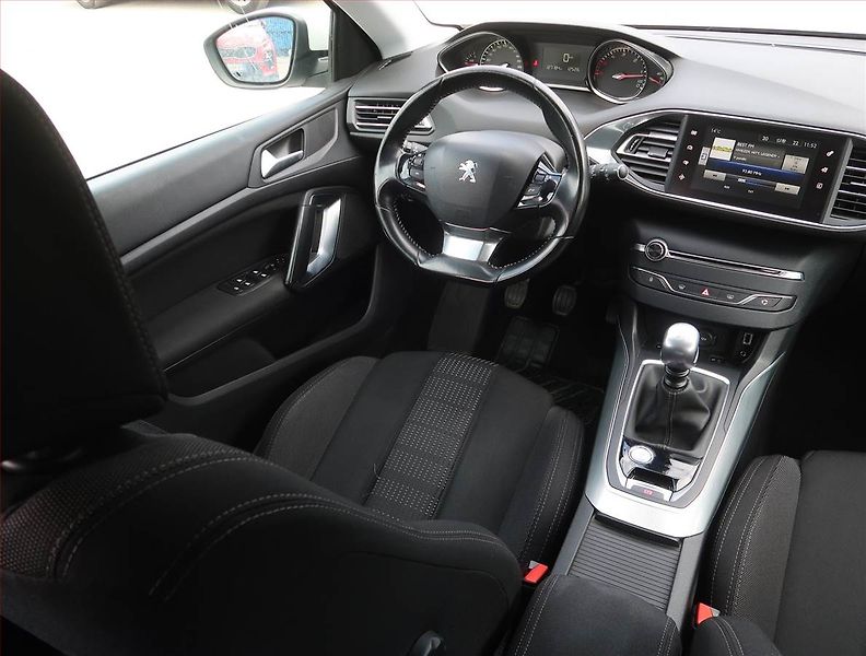 Peugeot 308 (2015) Allure 1.6 BlueHDi, Serv.kniha - fotka 7 z 20
