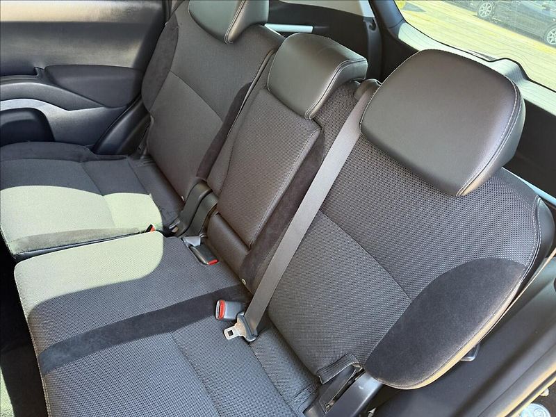 Citroën C-Crosser 2.2 HDi 4x4 - fotka 16 z 16