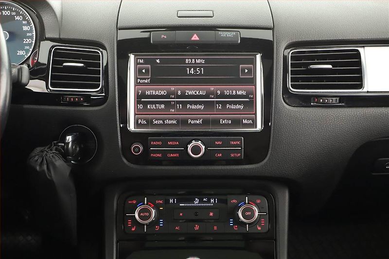 Volkswagen Touareg (2012) 3.0 TDI, 4X4, Automat - fotka 9 z 21