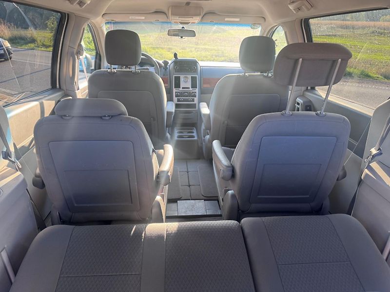 Chrysler Town & Country (2009) 3,3 V6 RT 2009 - fotka 5 z 19