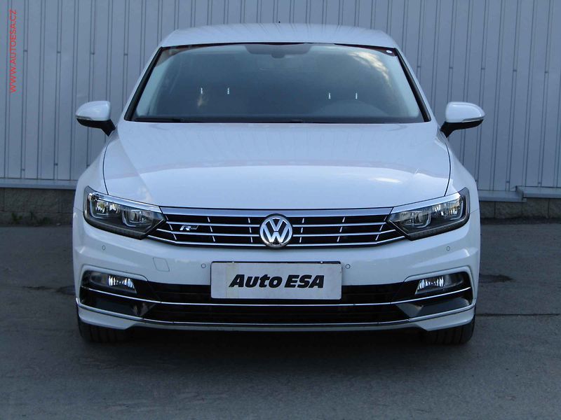 Volkswagen Passat (2018) 2.0TDi, 2.maj,ČR, R-Line, DSG - fotka 2 z 20