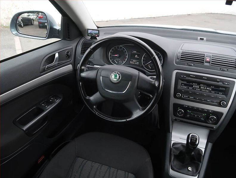 Škoda Octavia (2011) Elegance 1.6 TDI, Tempomat - fotka 7 z 18