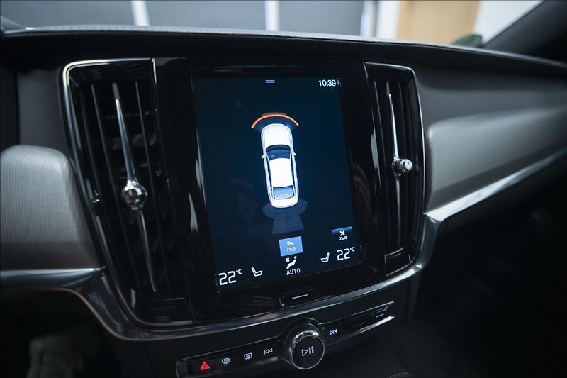 Volvo S90 2,0 D4 NAVI KAMERA 4x VÝHŘEV - fotka 37 z 42