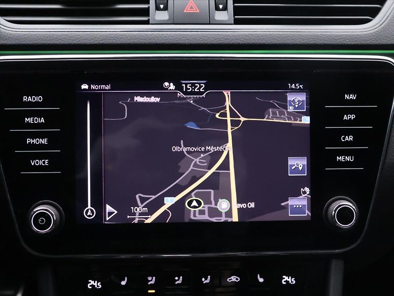 Škoda Superb 2,0 TDI DSG 4x4 Sportline DPH - fotka 23 z 36