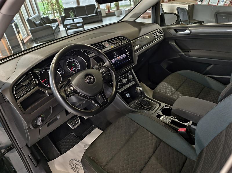 Volkswagen Touran 1.6 TDi DSG, 7 MÍST, IQ.DRIVE - fotka 7 z 24
