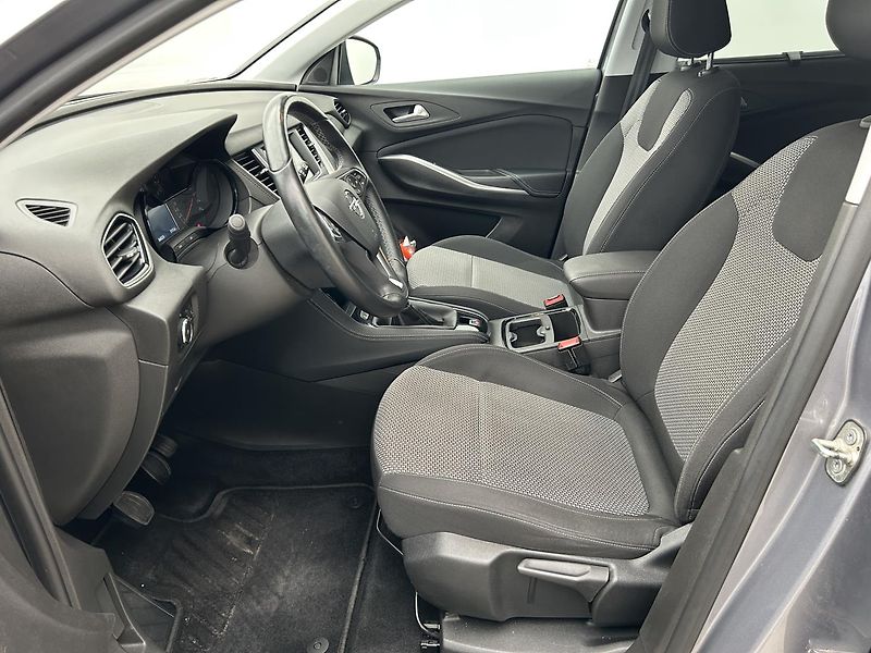 Opel Grandland 1.2 TURBO Edition - fotka 10 z 33