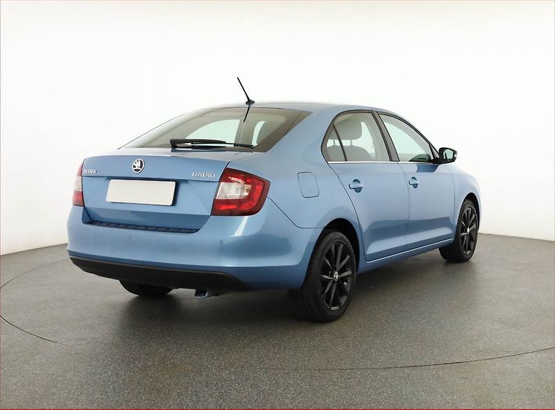 Škoda Rapid (2018) Style 1.0 TSI, Park. senzory - fotka 5 z 16
