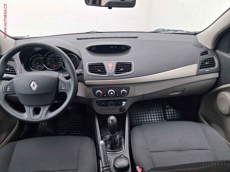 Renault Mégane (2011) 1.6i, 1.maj,ČR, AC, temp - fotka 8 z 16