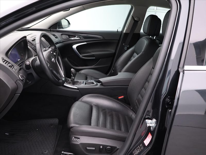 Opel Insignia 2,0 Turbo 184kW Cosmo SH - fotka 10 z 28