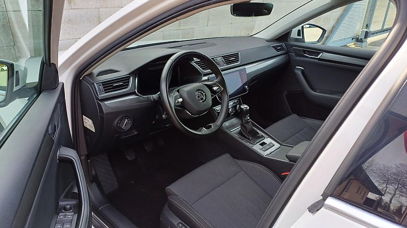 Škoda Superb Superb combi-1.maj-ČR-NEHAV-TZ - fotka 9 z 50