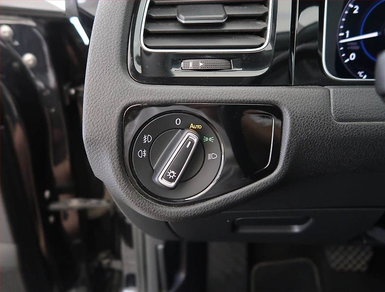 Volkswagen Golf (2018) 1.5 TSI, Automat, Serv.kniha - fotka 19 z 21