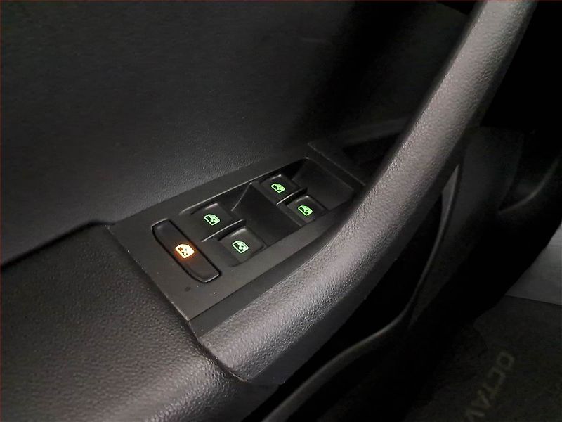 Škoda Octavia (2019) RS 2.0 TSI - fotka 15 z 16