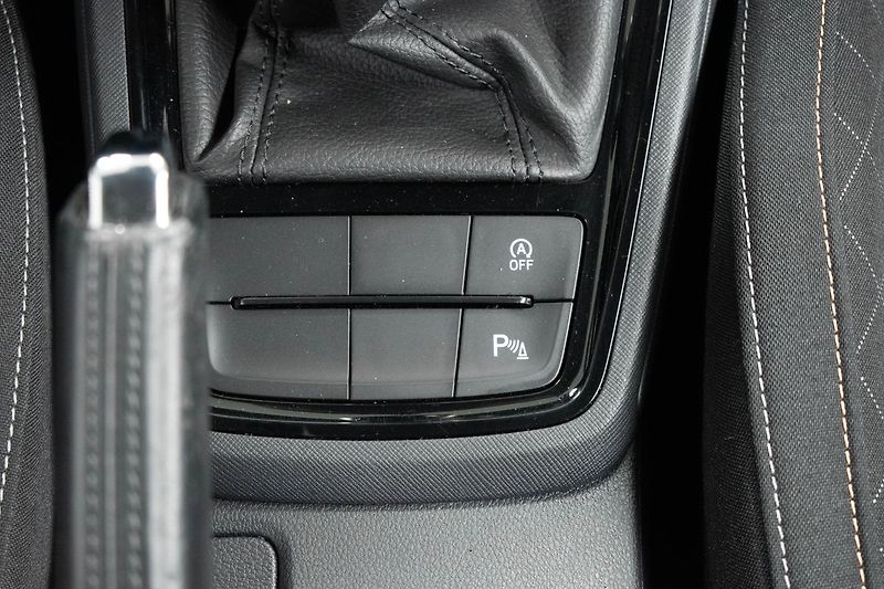 Škoda Scala 1.6 TDI 85kW ACC*Mirror Link* - fotka 28 z 32