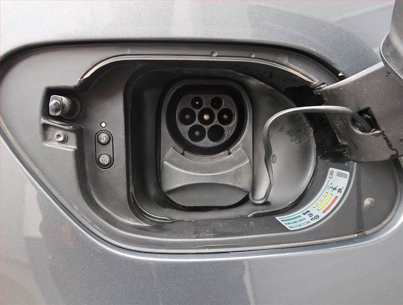 Volkswagen Golf (2020) 32 kWh - 37 Ah, SoH 92% - fotka 20 z 21