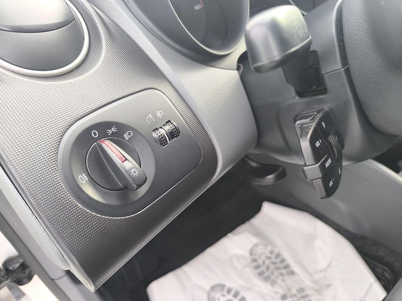 Seat Ibiza (2011) 1.2 DOLOŽENÉ KM, 1.MAJITEL - fotka 17 z 27