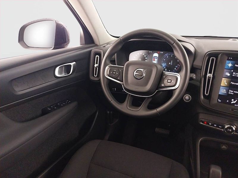 Volvo XC40 (2024) T2 - fotka 7 z 21