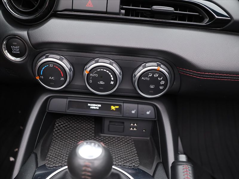 Mazda MX-5 2,0 Skyactiv-G160 118kW Revolu - fotka 25 z 35