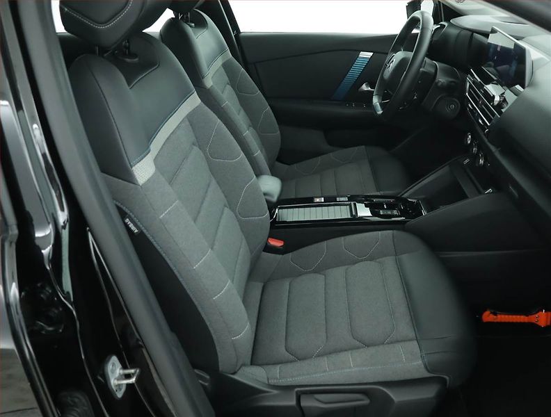 Citroën ë-C4 (2022) Feel Pack 50 kWh, SoH 90% - fotka 9 z 18
