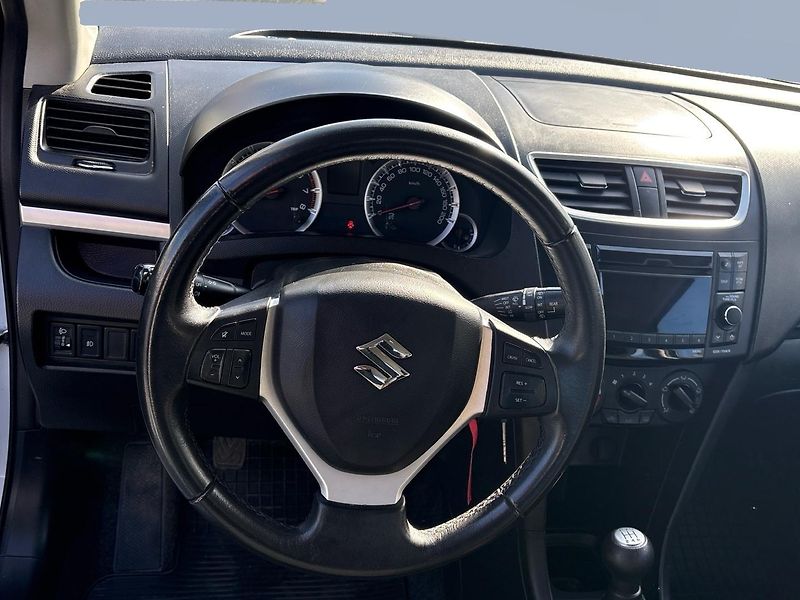 Suzuki Swift (2015) 1.2 69kW - fotka 5 z 20