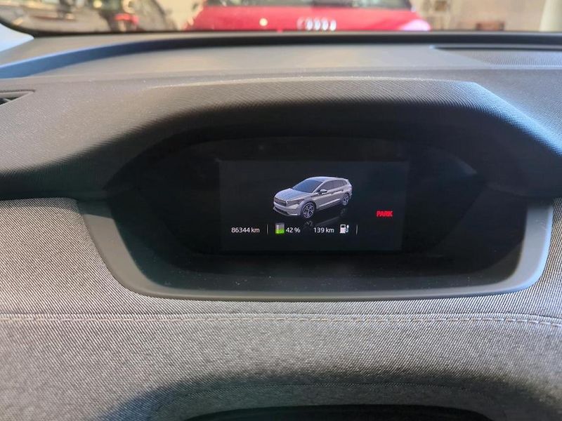 Škoda Enyaq 150kw, iV80 19ALU SOH 96% - fotka 8 z 8