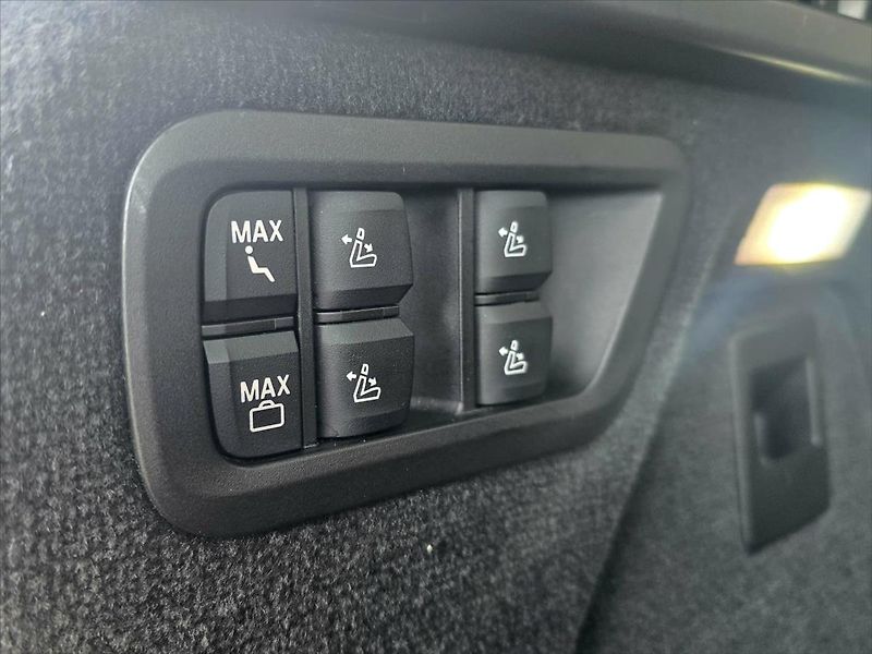 BMW X7 4,4 i 7MÍST TOP KOMPLET VÝBAVA - fotka 35 z 37