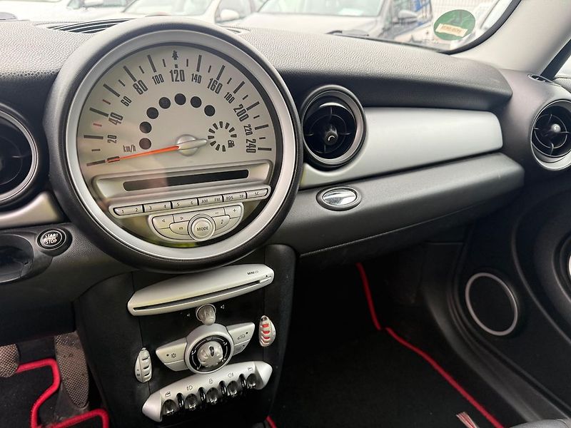 Mini Cooper 1.6i, manual - fotka 8 z 9