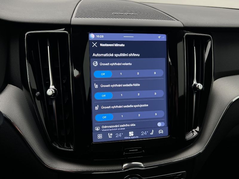 Volvo XC60 B5 AWD PLUS DARK AUT REZERVACE - fotka 33 z 44