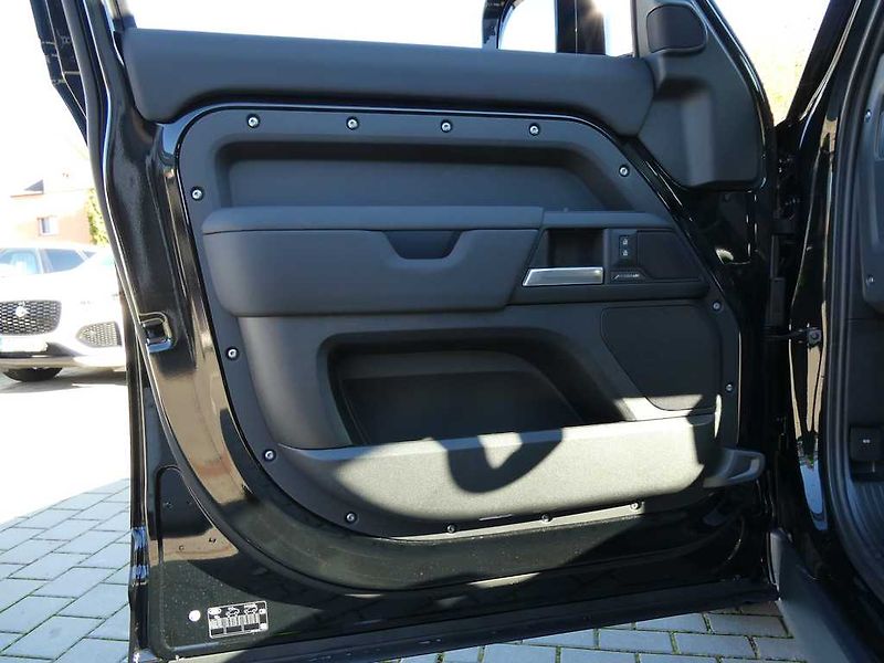 Land Rover Defender (2026) 110 3,0 X-Dynamic SE D200 - fotka 14 z 36