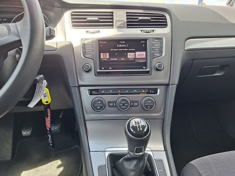 Volkswagen Golf 1,6 TDI 110k M5 - fotka 18 z 25