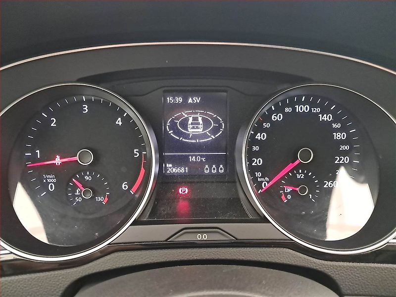 Volkswagen Passat (2017) 2.0 TDI, Serv.kniha, Navi - fotka 11 z 16