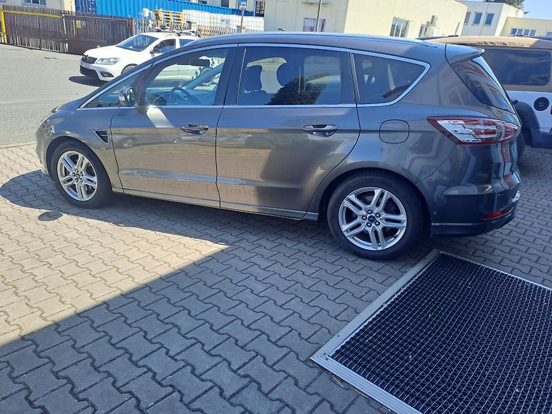 Ford S-MAX (2017) 2,0 TDCi 132 kW 4X4 AUTOMAT  - fotka 8 z 35