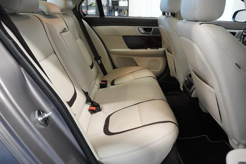 Jaguar XF 3.0D 202kW S-PORTFOLIO - fotka 29 z 34