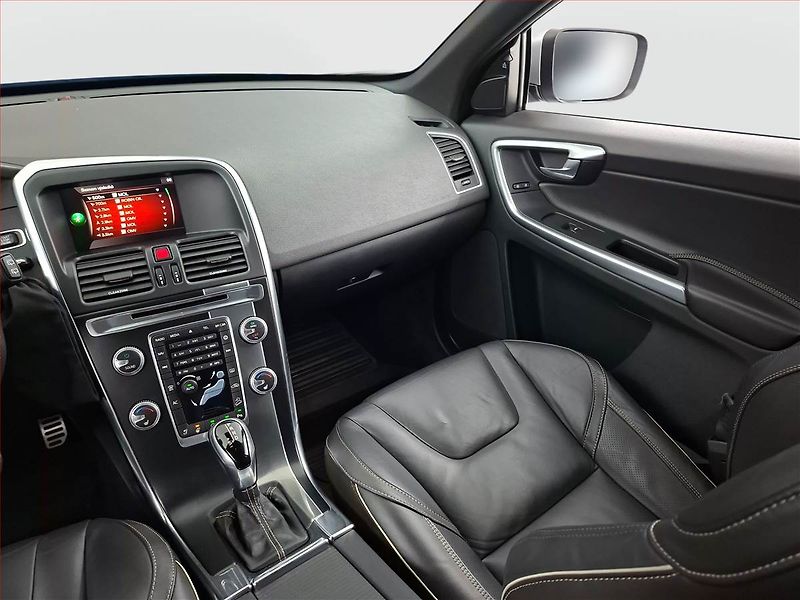 Volvo XC60 (2017) R-Design D4, 4X4, Automat - fotka 8 z 21