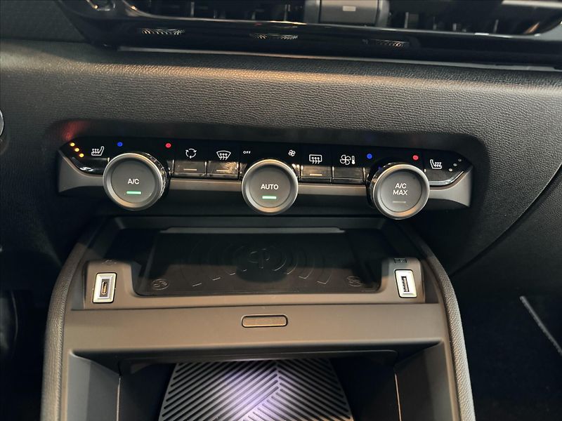 Citroën C4 1,2   MAX Petrol 130k Automati - fotka 18 z 20