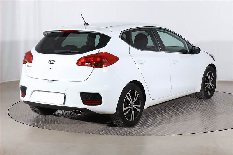Kia Ceed (2018) Gold 1.4 MPI, Serv.kniha - fotka 5 z 23