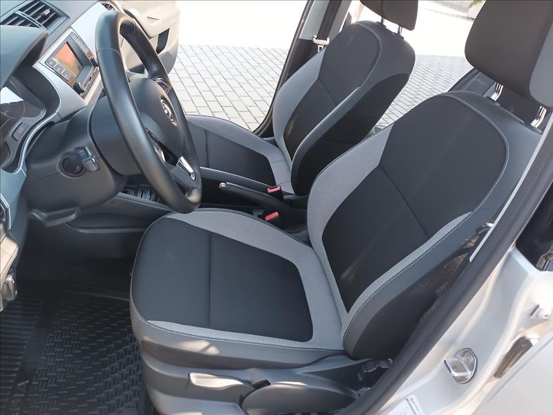 Škoda Fabia 1,2 TSI,66KW,DIGIKLIMA,TEMPOMA - fotka 14 z 36