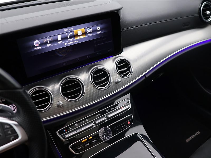 Mercedes-Benz Třídy E 2,0 220d 143kW Aut. AMG LED - fotka 26 z 40